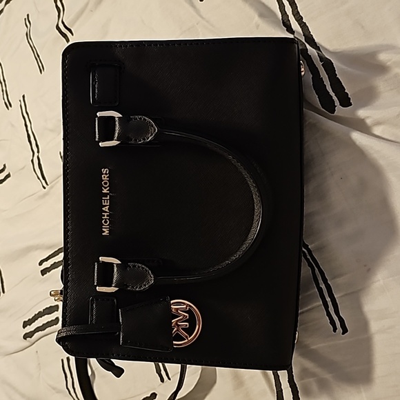 Small, black Michael Kors bag in Great Condition like New ! - Picture 1 of 4